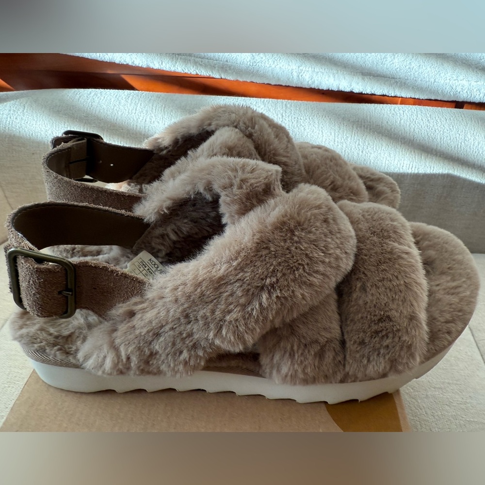 Koolaburra Tan Fuzzy Slippers